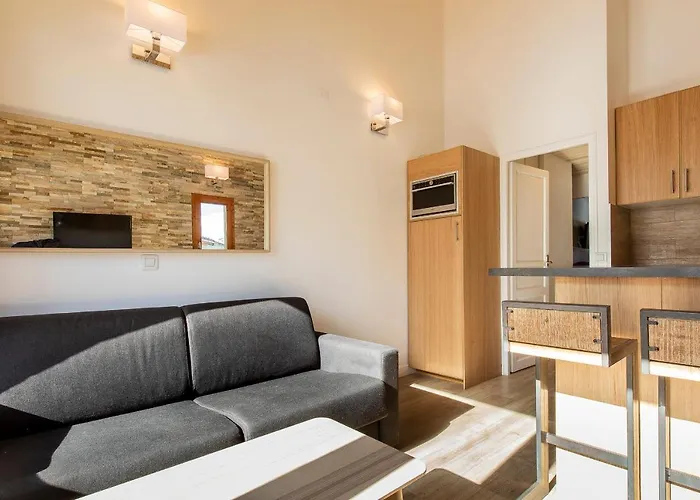 Les Autrichiens - アパート